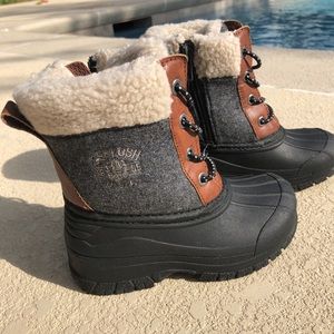 OshKosh toddler snow boots
